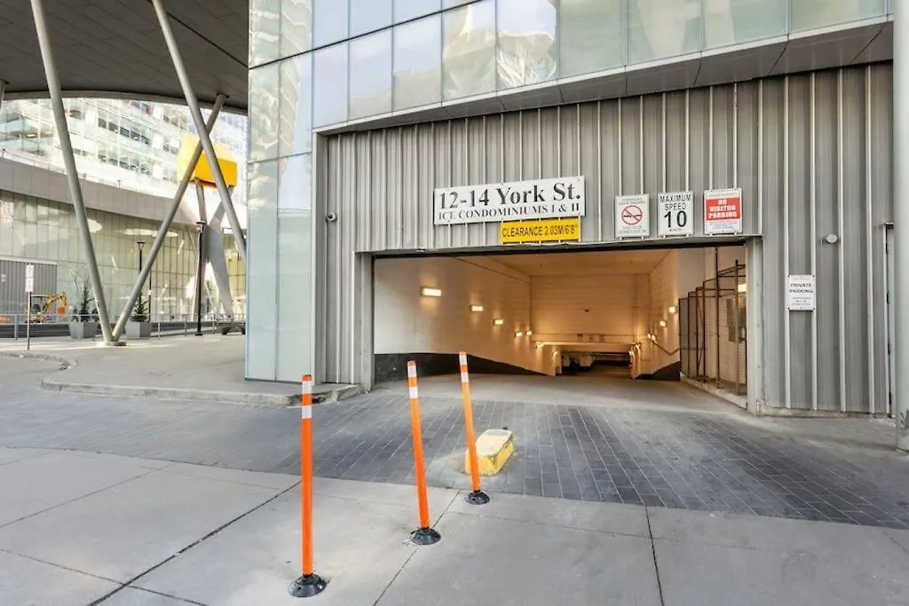 Elegant Waterfront Downtown Toronto / Unobstructed Cn Tower View Apartment