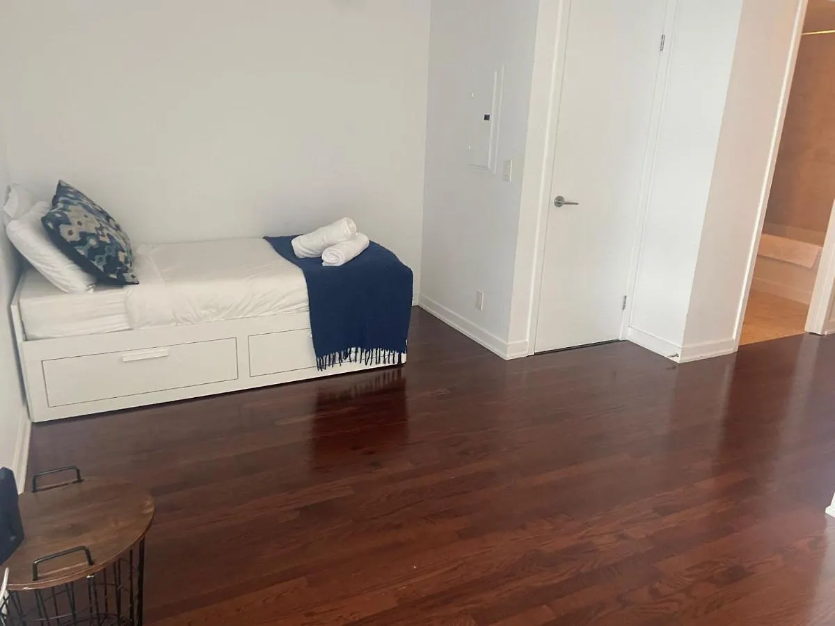 Elegant Waterfront Downtown Toronto / Unobstructed Cn Tower View Apartment