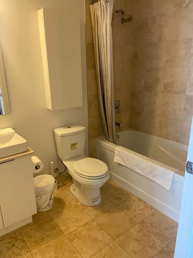Elegant Waterfront Downtown Toronto / Unobstructed Cn Tower View Apartment
